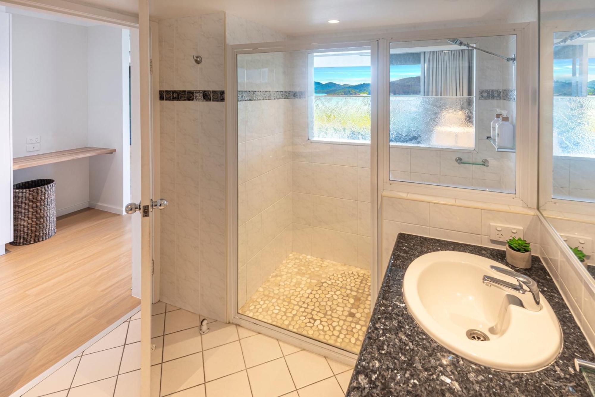 Lagoon Beachfront Lodge 202 On Hamilton Island By Hamorent Exterior photo